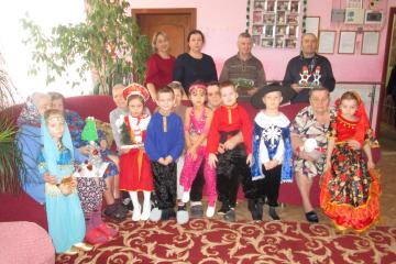 Воспитанники детского сада "Солнышко" поздравили проживающих в Доме ветеранов с Крещением Господним